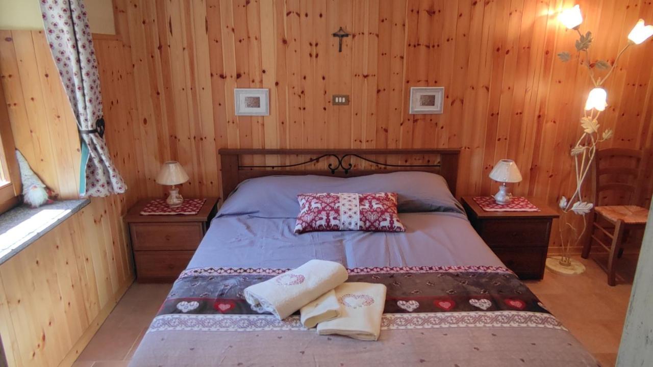 Casa Vacanze: Maison Des Gnomes Challand-Saint-Anselme Extérieur photo