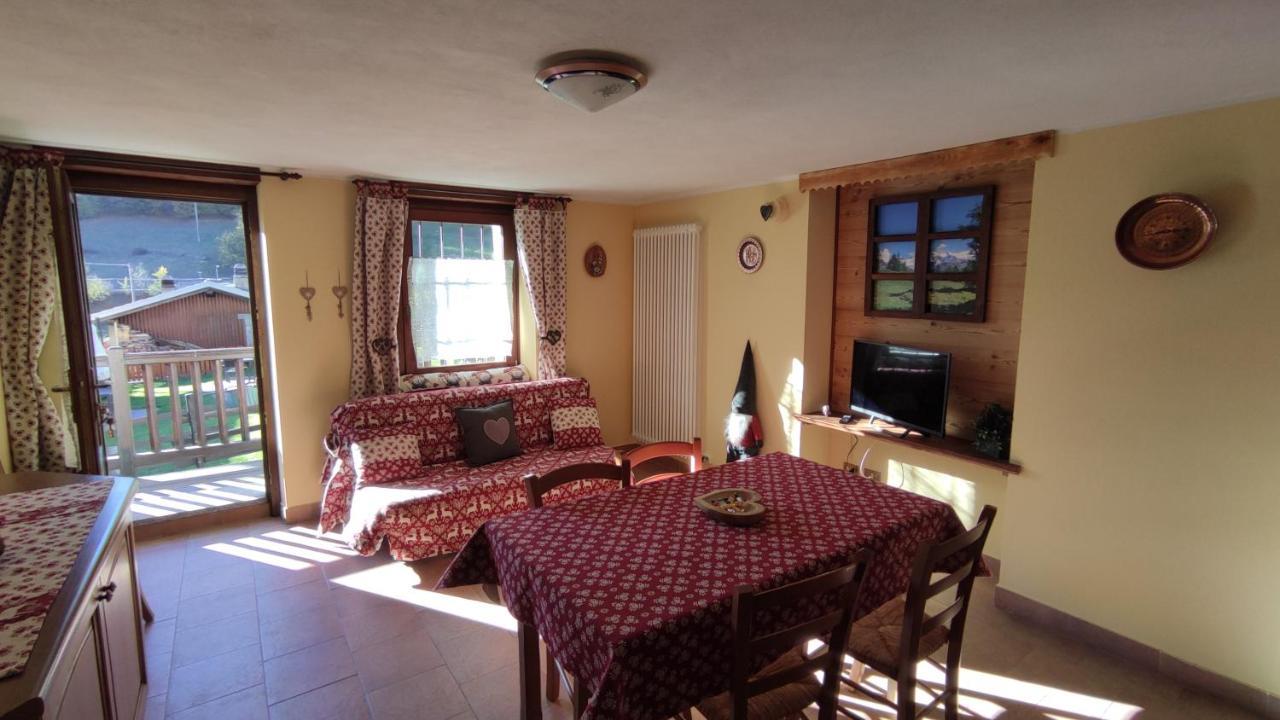 Casa Vacanze: Maison Des Gnomes Challand-Saint-Anselme Extérieur photo
