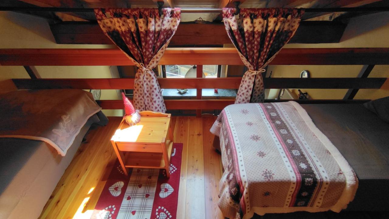 Casa Vacanze: Maison Des Gnomes Challand-Saint-Anselme Extérieur photo