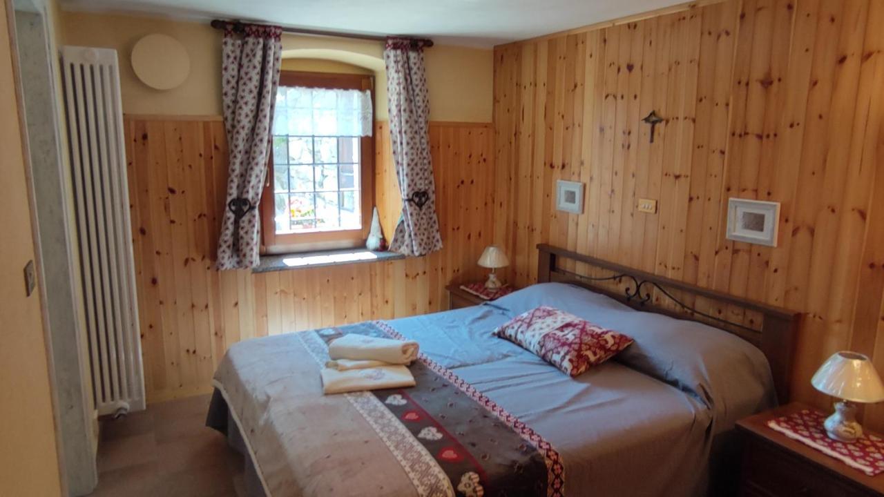 Casa Vacanze: Maison Des Gnomes Challand-Saint-Anselme Extérieur photo