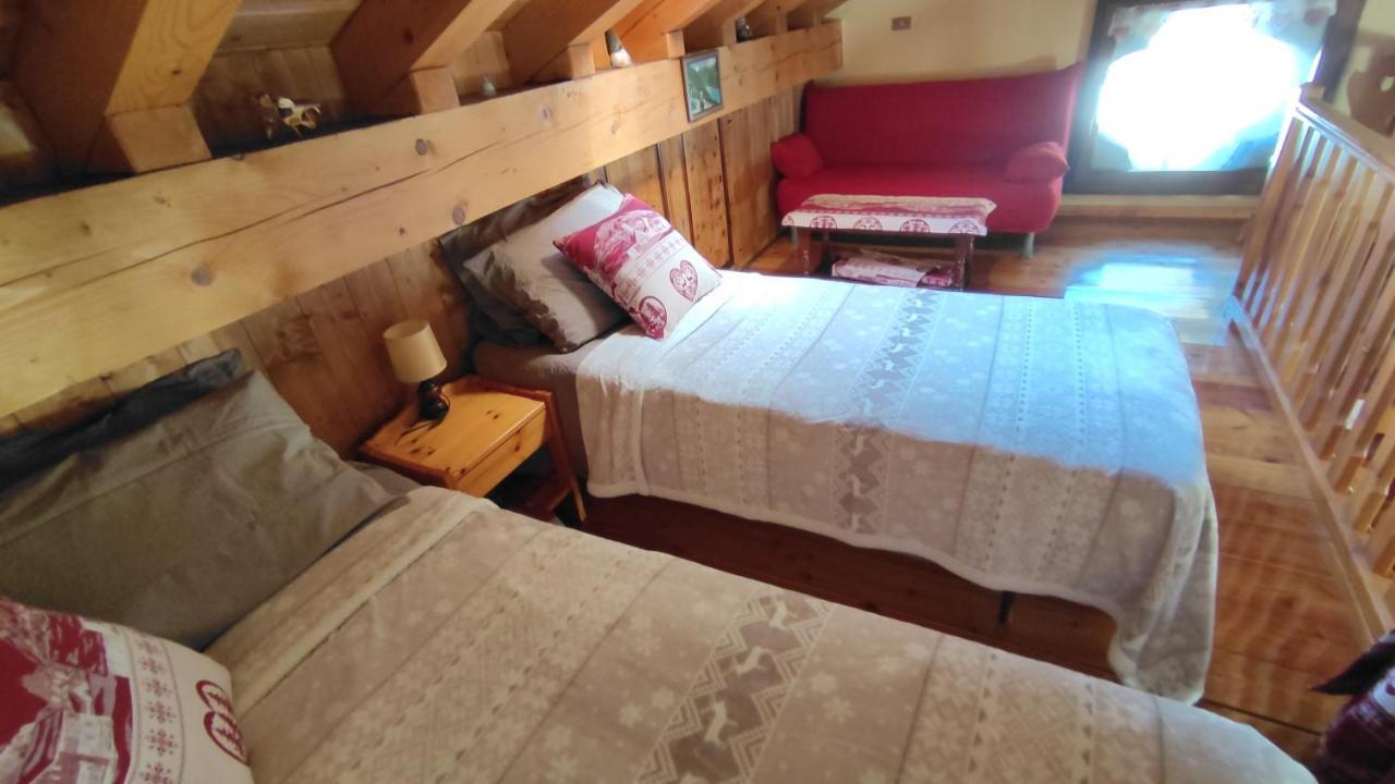Casa Vacanze: Maison Des Gnomes Challand-Saint-Anselme Extérieur photo