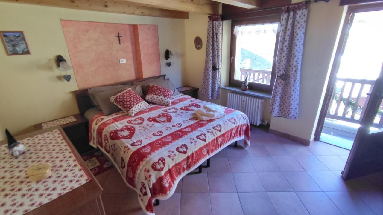 Casa Vacanze: Maison Des Gnomes Challand-Saint-Anselme Extérieur photo