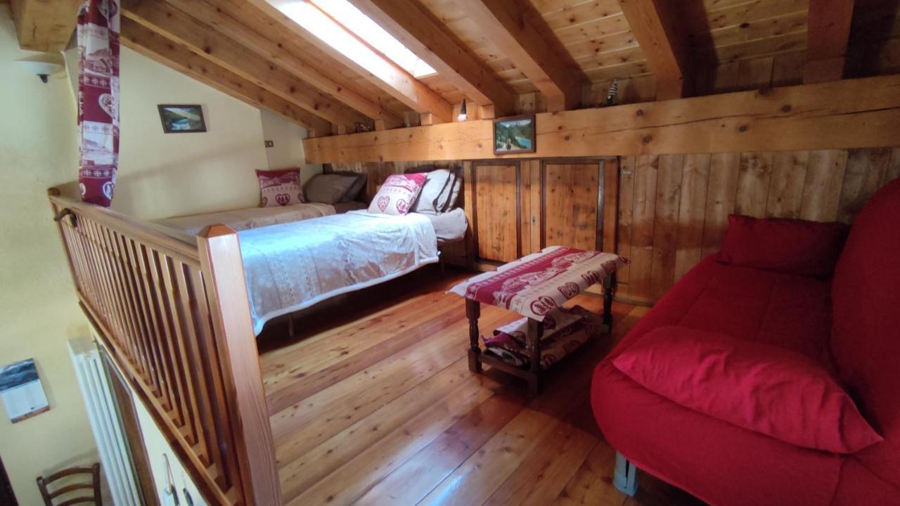 Casa Vacanze: Maison Des Gnomes Challand-Saint-Anselme Extérieur photo