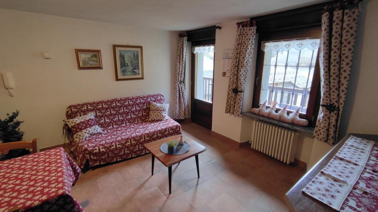 Casa Vacanze: Maison Des Gnomes Challand-Saint-Anselme Extérieur photo