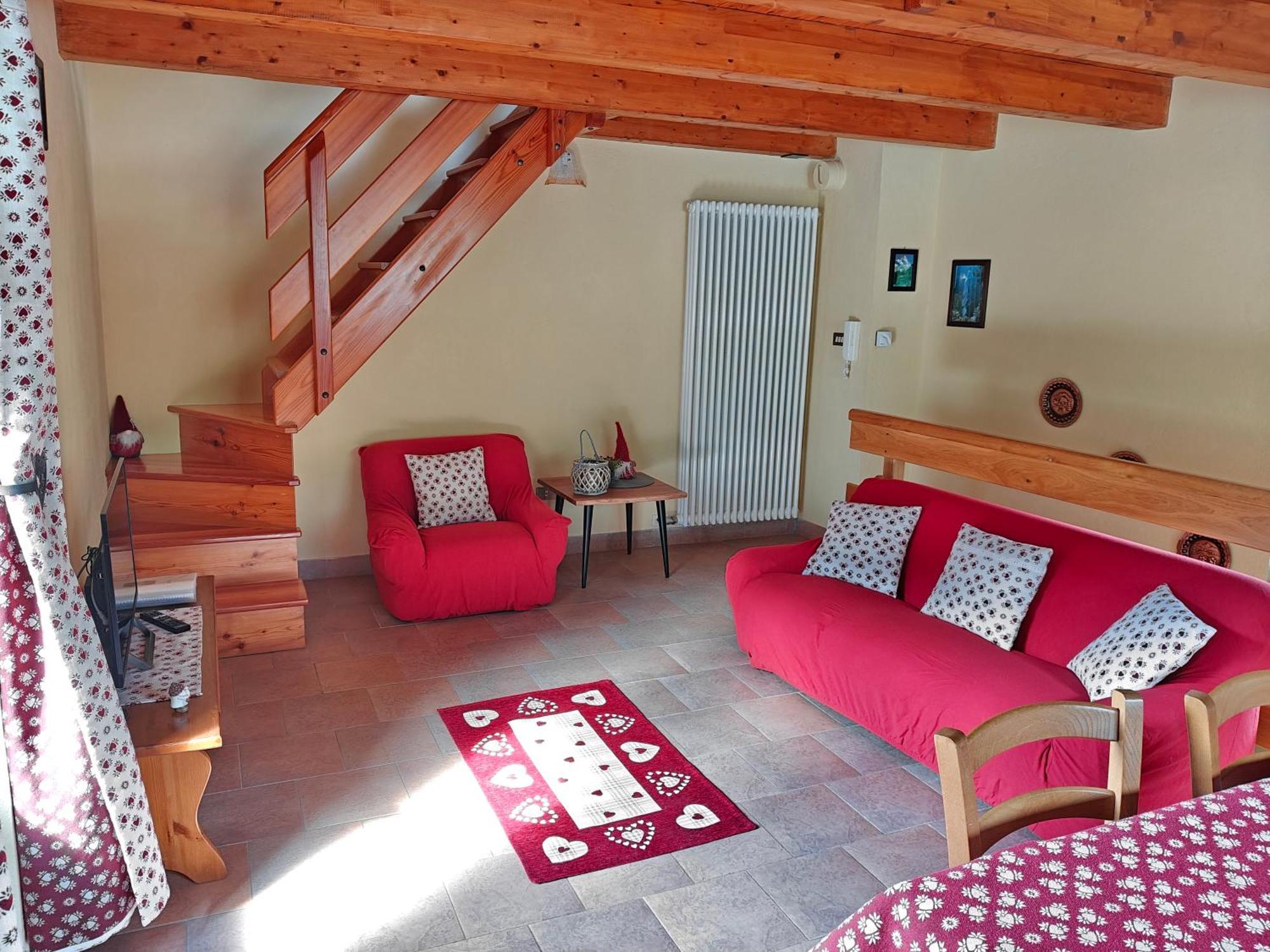 Casa Vacanze: Maison Des Gnomes Challand-Saint-Anselme Extérieur photo